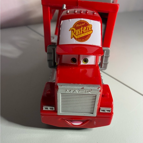 Mack Hauler Truck Ramp Storage Rusteze Lightning #95 Disney Cars - Picture 2 of 9